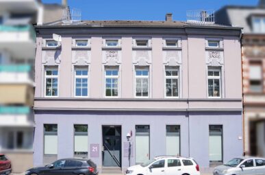 Gepflegtes Wohn-/ und Geschäftshaus in MG-Geneicken