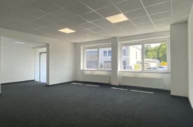KERNSANIERTE BÜROFLÄCHE IM EG MIT LICHTKUPPEL – ca. 202 M², OPTIONAL ERWEITERBAR