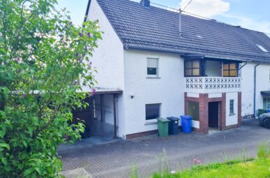 Kleintierhalter aufgepasst – Geräumiges Ein-/Zweifamilienhaus in schöner Ortsrandlage zu verkaufen!