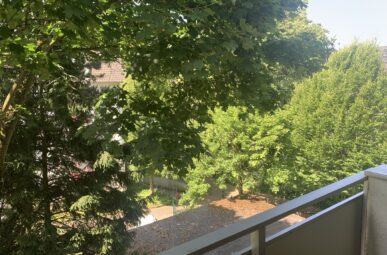 Ansprechende helle sanierte 2,5 Zimmer ETW mit großzügiger Küche im Stadtteilz. Mörsenbroich