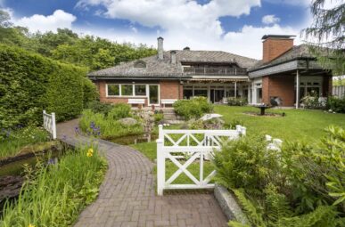 Exklusives Wohnen am Fleyer Wald – Herrschaftliches Anwesen mit Pferdestallungen, Pool u.v.m