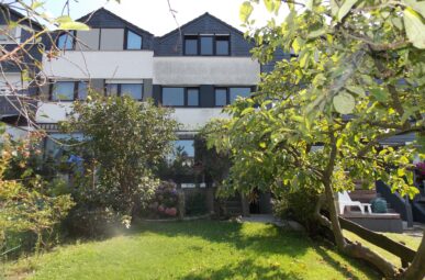 Viel Platz für eine große Familie- 150 m² Reihenhaus mit 4 Schlafzimmern, Garten, PKW- Stellplatz