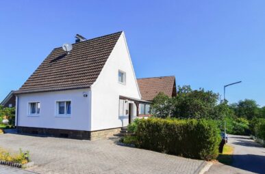 Gepflegtes Einfamilienhaus mit großem Grundstück in ruhiger und dennoch zentraler Lage von Waldbröl!