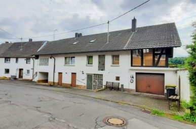 Kapitalanleger aufgepasst! Vermietetes 5-Parteienhaus in ruhiger Lage von Nümbrecht!