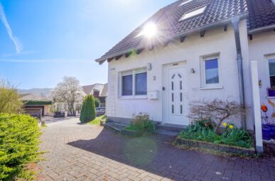 Familienglück in Hagen- Dahl, ca. 135 m² großes Reiheneckhaus mit Kamin, Südgarten, Tageslichtbad