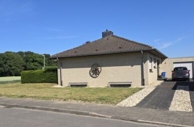 Großzügiger Bungalow in Mönchengladbach-Wickrathahn