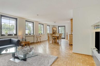 Großzügige Maisonettewohnung mit 900 m² Garten  und  Garage in Breitscheid