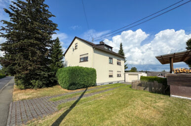 Top gepflegtes Zwei-Familien-Haus mit großem Garten in bester Lage von Wallmerod!