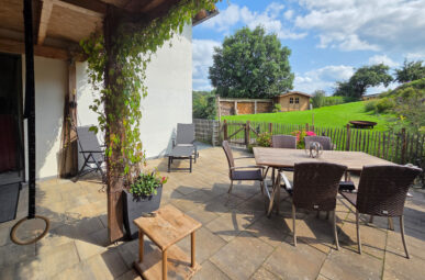 Elegantes Wohnhaus mit Galerie und weitläufigem Grundstück am Ortsrand!