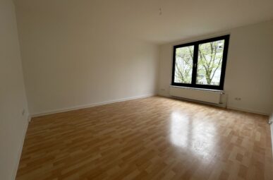 **FRISCH RENOVIERT** HELLE 2-ZIMMERWOHNUNG NAHE DES HELIOS KLINIKUMS IN KREFELD
