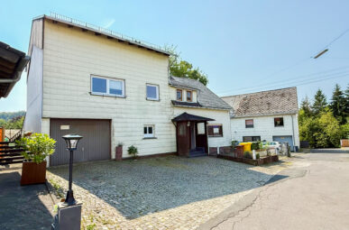 EFH mit 2 Einheiten – Ideal für Mehgenerationenhaushalt! 2km bis Bad Marienberg!