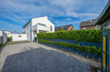 Exklusive Etagenwohnung in Erkelenz: Voll möbliert, Dachterrasse, Garten und modernes Design