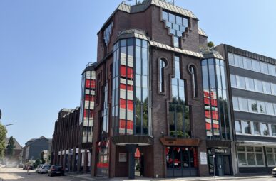 Modernes Wohn-/Geschäftshaus...