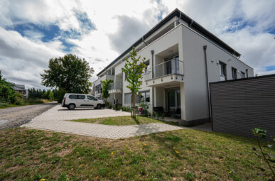 Wohnen mit Stil und Komfort: Helle 2-Zimmer-Wohnung im 1. OG mit Balkon und barrierefreiem Zugang