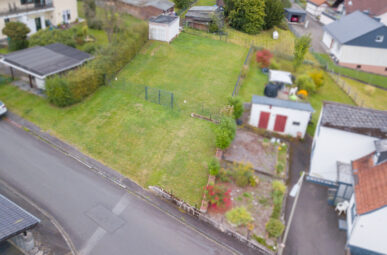 Attraktives Baugrundstück mit Garage in ruhiger Wohnlage, nahe Gebhardshain!