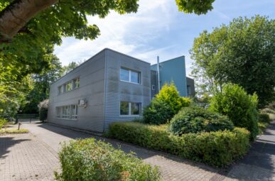 Vielseitig nutzbare ca. 500 m² große Gewerbeeinheit (ehemals Labor + Büro) im Hagener- Lennetal