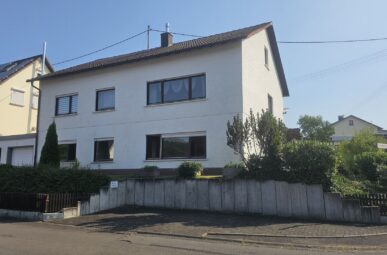 Solides Einfamilienhaus mit Einliegerwohnung in guter, zentraler Wohnlage!