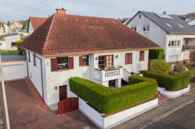Exklusives Einfamilienhaus auf einer Ebene mit Wellnessbereich, Gartenparadies und Fernsicht!
