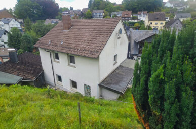 Gepflegtes Ein-/Zweifamilienhaus mit Garage und Gartengrundstück!