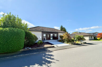 Exklusiv in Hachenburg! Top gepflegtes + 2015 umfangreich saniertes Wohnhaus am Stadtrand!!!