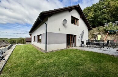 Familienidylle in Grünebach – Ihr modernes Zuhause mit Platz zum Wohlfühlen!