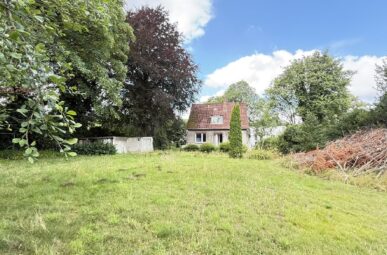 Traumhaftes Grundstück mit feststehendem Einfamilienhaus