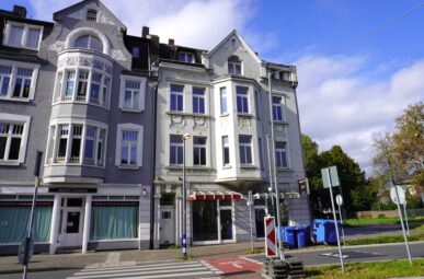 Bezugsfreies Wohn- und Geschäftshaus in zentraler Lage von Opladen!