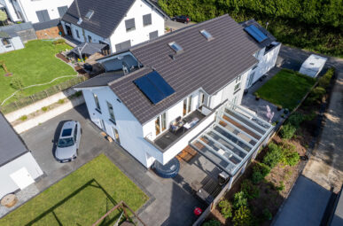 Hochwertige Doppelhaushälfte mit Garten, Garage & Einbauküche