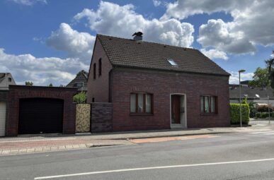 Freistehendes, großzügiges Einfamilienhaus im Moerser Josefviertel