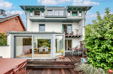 Familientraum mit Wintergarten, Kamin und schönem Garten