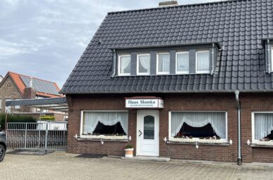 Gewerbe-Doppelhaushälfte mit Garten und Kegelbahn in Moers-Hülsdonk