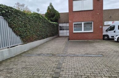 NEUSS NÄHE HAFEN/HAUPTBAHNHOF: HALLE/SERVICEFLÄCHE  MIT BÜROTRAKT IM GEWERBEGEBIET *KEIN KFZ*