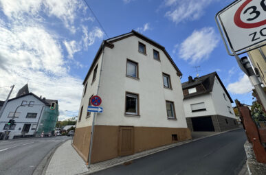Gemütliches Einfamilienhaus mit Balkon auf einem kleinen Grundstück!