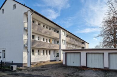 Sanierte Wohnung nebst Balkon und Duschbad