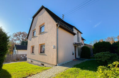 Charmantes Einfamilienhaus mit Garten und Stellplätzen nahe Wissen!