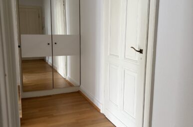 2-Zimmer Altbau mit Balkon zum Verlieben: Renoviert in Pempelfort!