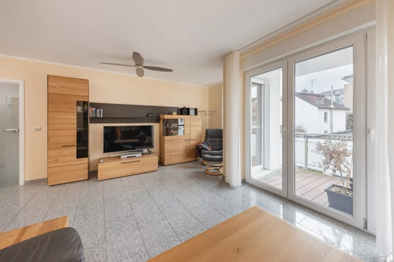Koffer packen, einziehen, wohlfühlen: barrierefreie Eigentumswohnung Balkon, Terrasse und Garage