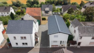 Zwei sanierte Zweifamilienhäuser mit großer Scheune auf einem Grundstück mit Fernblick auf Limburg!