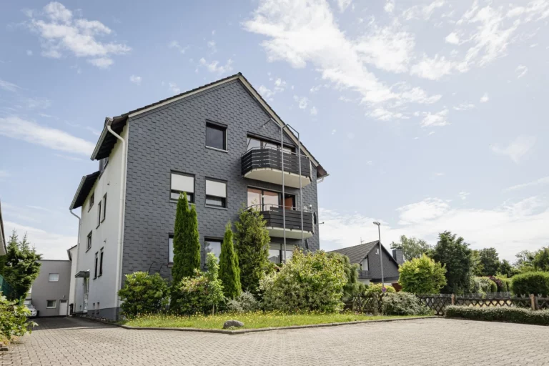 Komfort ohne Kompromisse: Eigentumswohnung mit Balkon, Loggia, Hobbyraum und einem Stellplatz