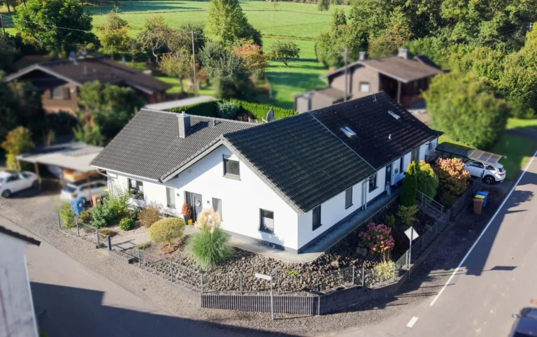Doppelhaus mit zwei separaten Wohneinheiten zwischen Altenkirchen und Weyerbusch!