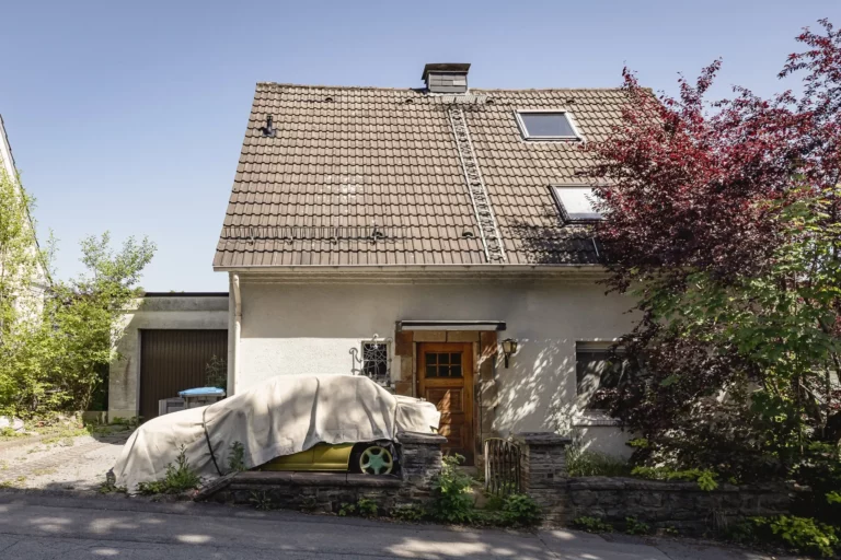 Handwerkerobjekt in Gevelsberg: Modernisierungsbedürftiges Einfamilienhaus mit großem Grundstück