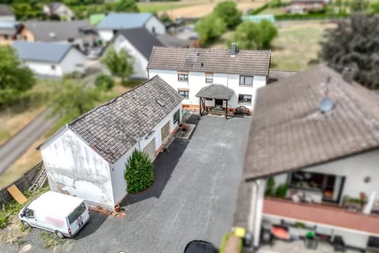 Einfamilienhaus mit ca. 105 m² Wohnfläche, 6 Zimmern und 613 m² Grundstück in Quirrenbach