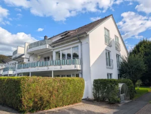 Renditestark & zukunftssicher: vermietete Dachgeschosswohnung mit Drachenfelsblick!