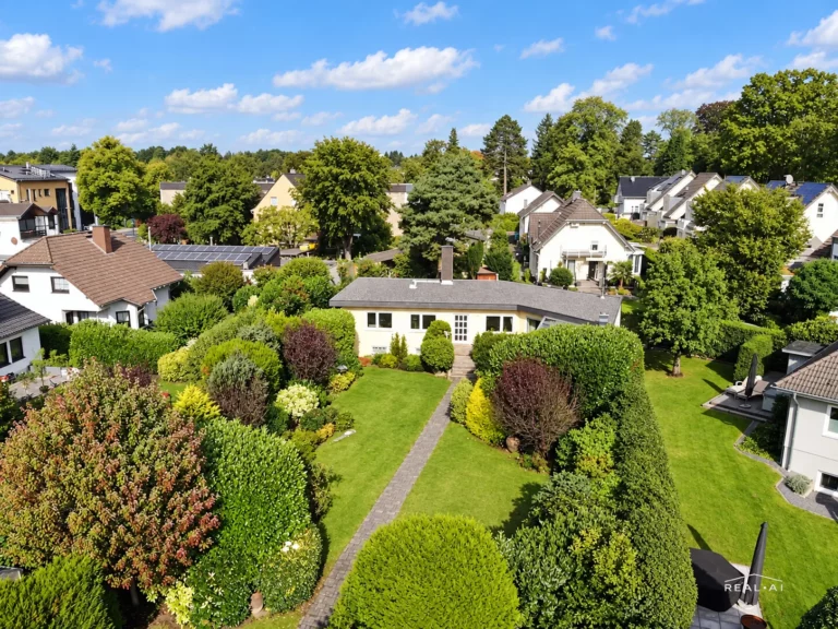 Wohnen auf einer Ebene – freistehendes Haus mit großem Garten in Siegburg