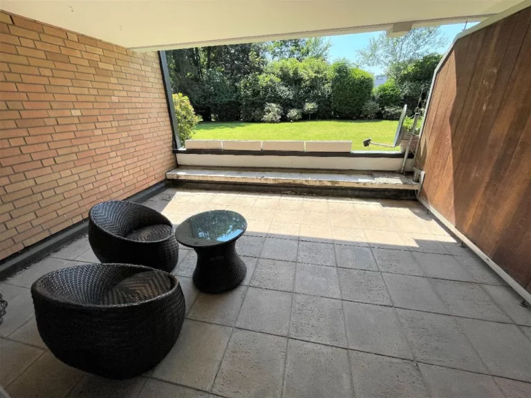 Düsseldorf-Niederkassel: Großzügiges möbliertes Apartment mit Terrasse!