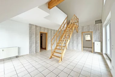Helle Wohnung mit riesiger Dachterrasse!