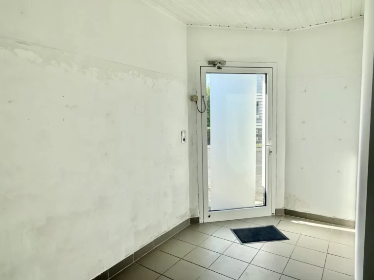 Gut sichtbare Gewerbefläche in Hachenburg! Ideal als Ladenlokal, Bürofläche o.ä.