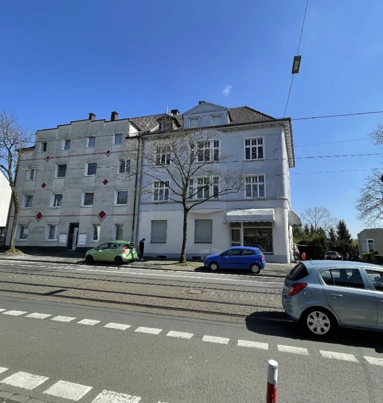 Gepflegtes, vollvermietetes Mehrfamilienhaus mit 3 Wohn-/ 1 Gewerbeeinheit in zentraler Lage