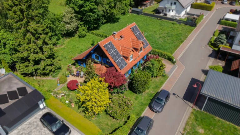***RESERVIERT*** Ländliche Ruhe, stadtnah genießen. Wohnliches Blockhaus mit Garten in Feldrandlage!