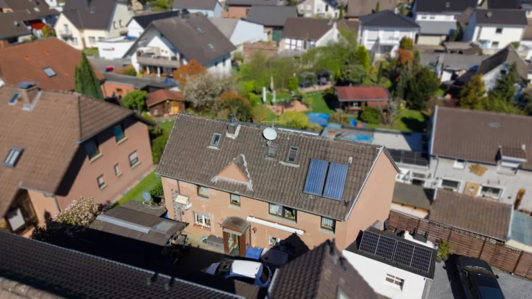 Verklinkertes Einfamilienhaus mit Innenhof & Carport in zentraler Lage von Sankt Augustin Buisdorf